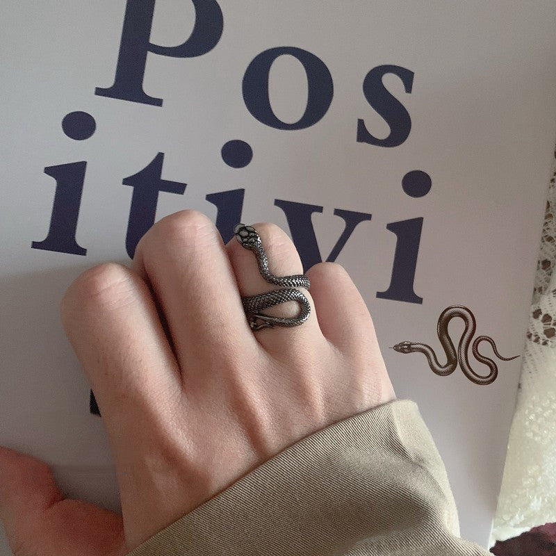 Trendy Masculine Dark Punk Women's Ring Alamode