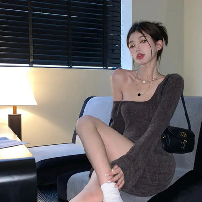 Dark Coffee Slim Fit Hip Dress Shows Thin Long Sleeves.