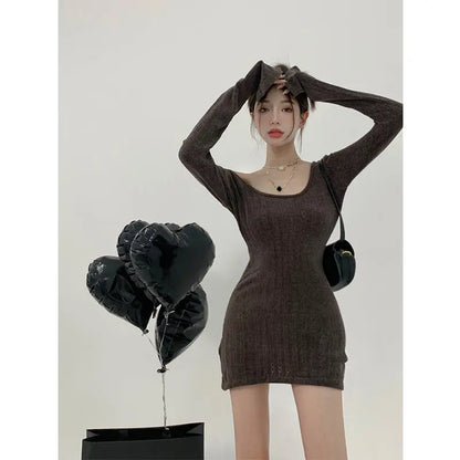 Dark Coffee Slim Fit Hip Dress Shows Thin Long Sleeves.