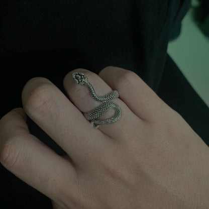 Trendy Masculine Dark Punk Women's Ring Alamode