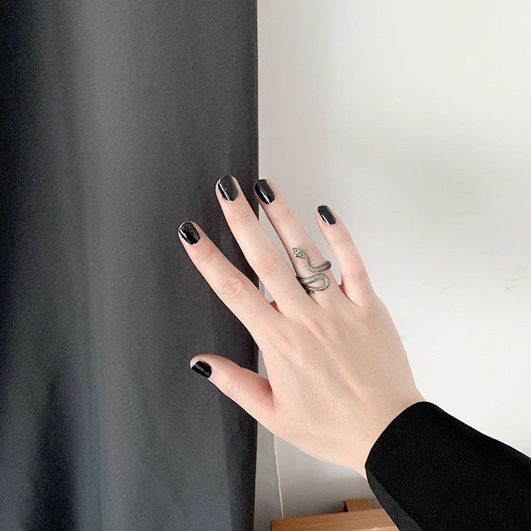 Trendy Masculine Dark Punk Women's Ring Alamode